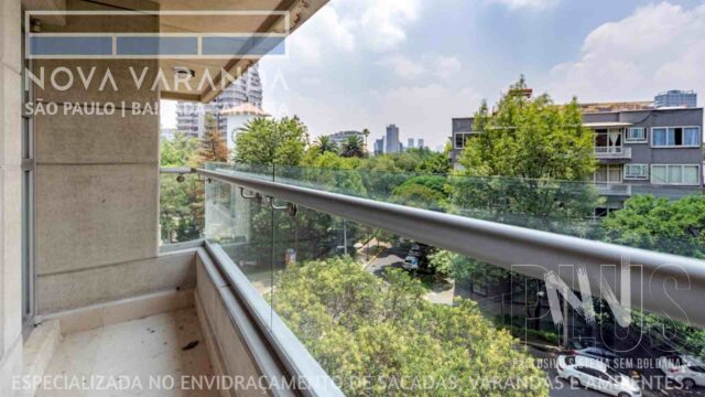 Suporte de Mídia Vertical ✨ FrontLight Moderna e Valorizada Sob Medida ⛱️ Empenas Cegas Guaiúba (Guarujá) ☎ 0800